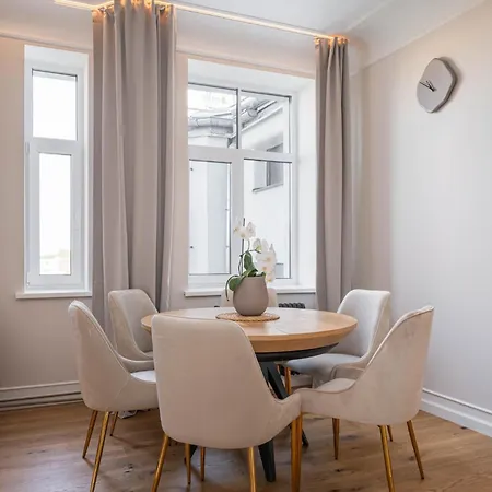 Quiet Minimalist By Innorental Apartament